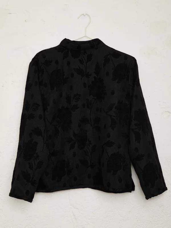 Chaqueta con estampado floral y en el reverso negro - Imagen 4